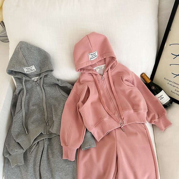 ゆったりフード付きジップアップセットアップ