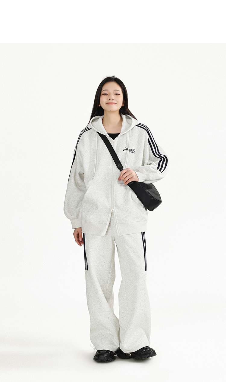 セットアップ スポーティーな3本ラインパーカー