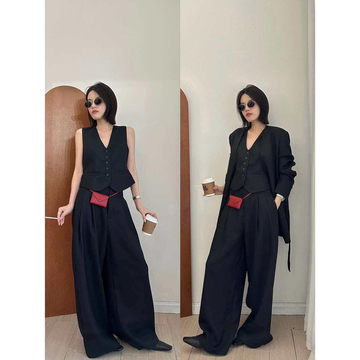 ベストとワイドパンツのセットアップスーツ