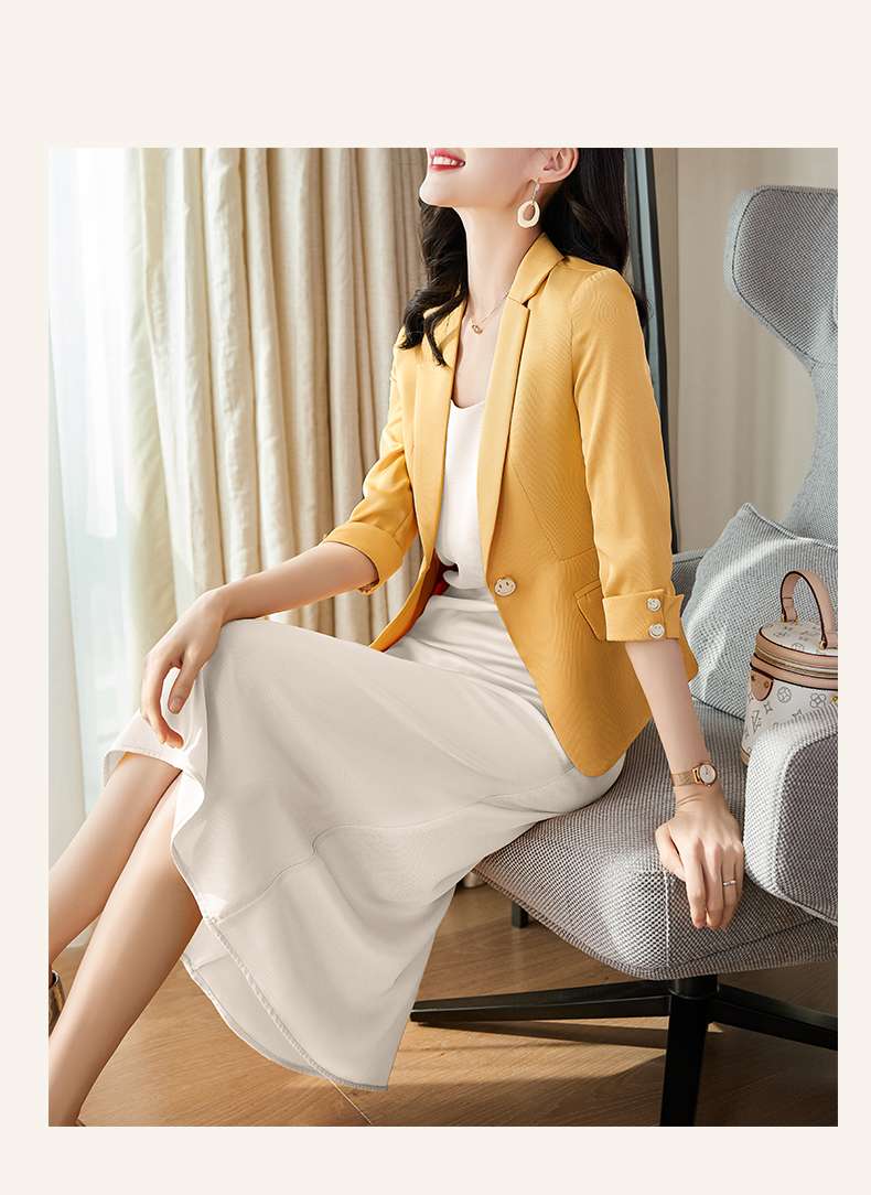 エレガントな女性用セットアップスーツ