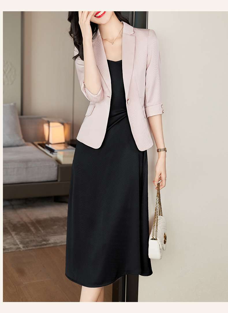 エレガントな女性用セットアップスーツ