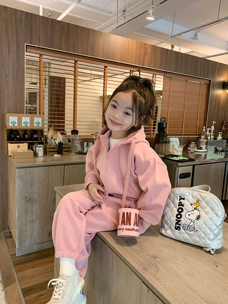 ゆったりフード付きジップアップセットアップ