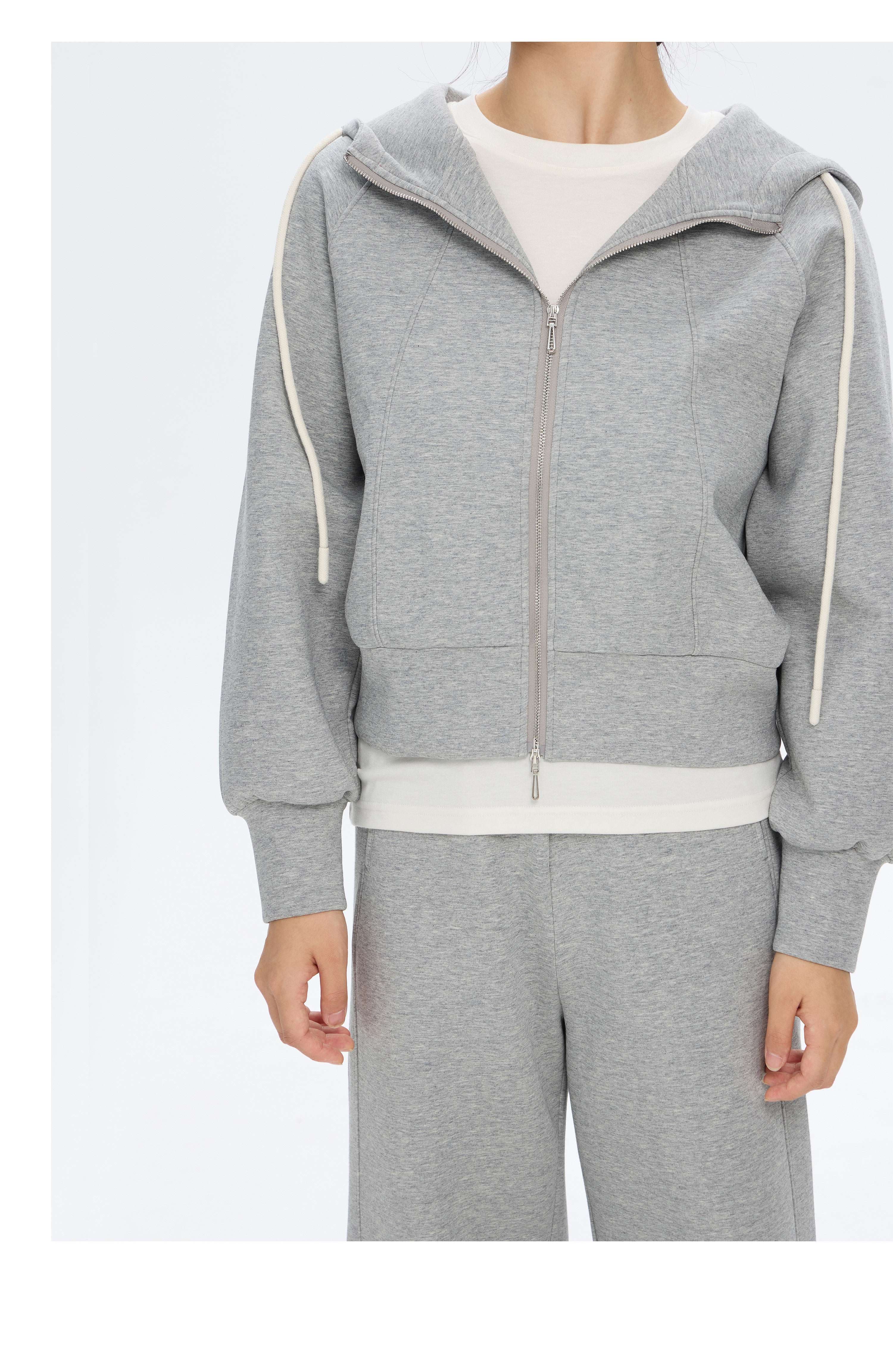 柔らか素材のスポーティーセットアップ