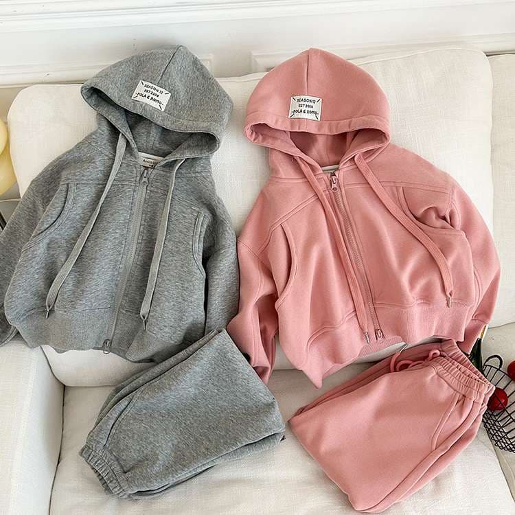 ゆったりフード付きジップアップセットアップ