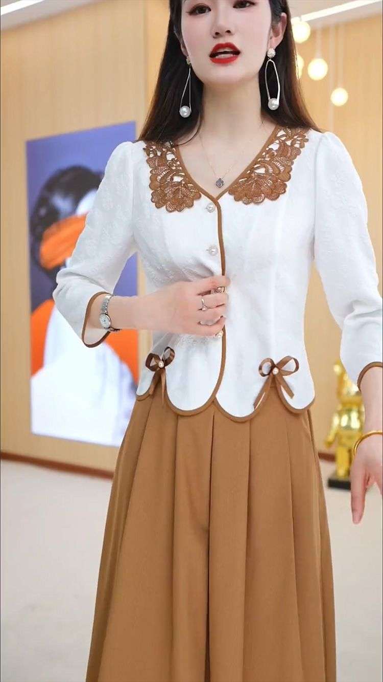 レース襟リボン付きセットアップ