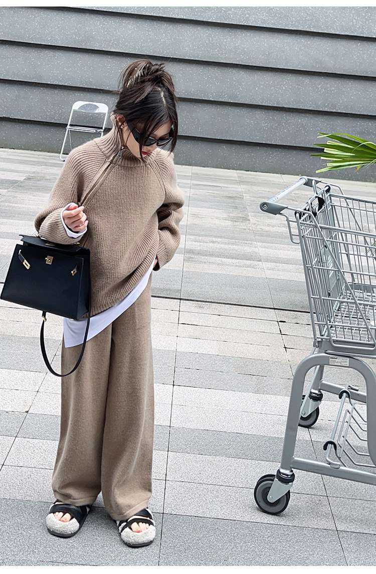 タートルネックリブニットセットアップ