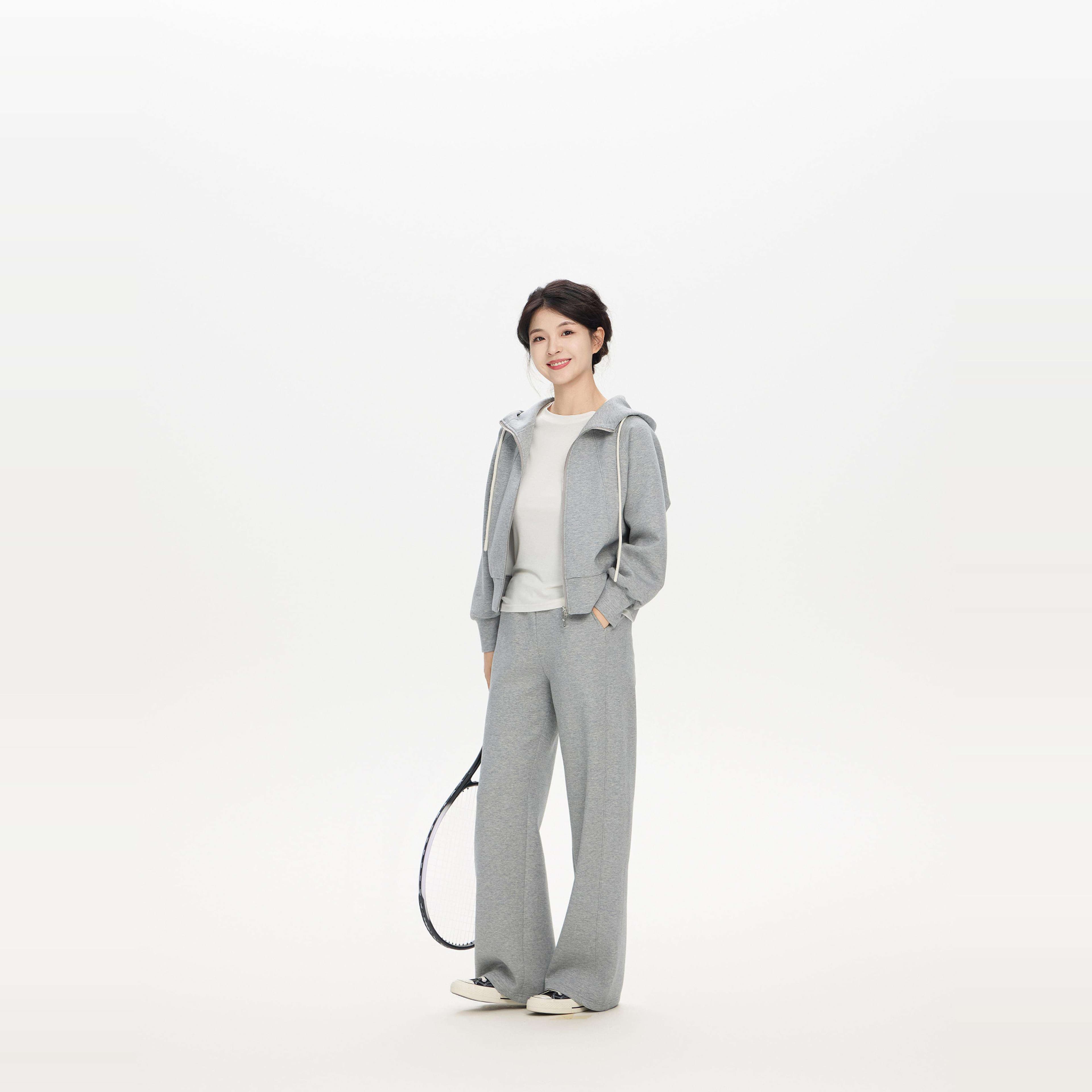 柔らか素材のスポーティーセットアップ