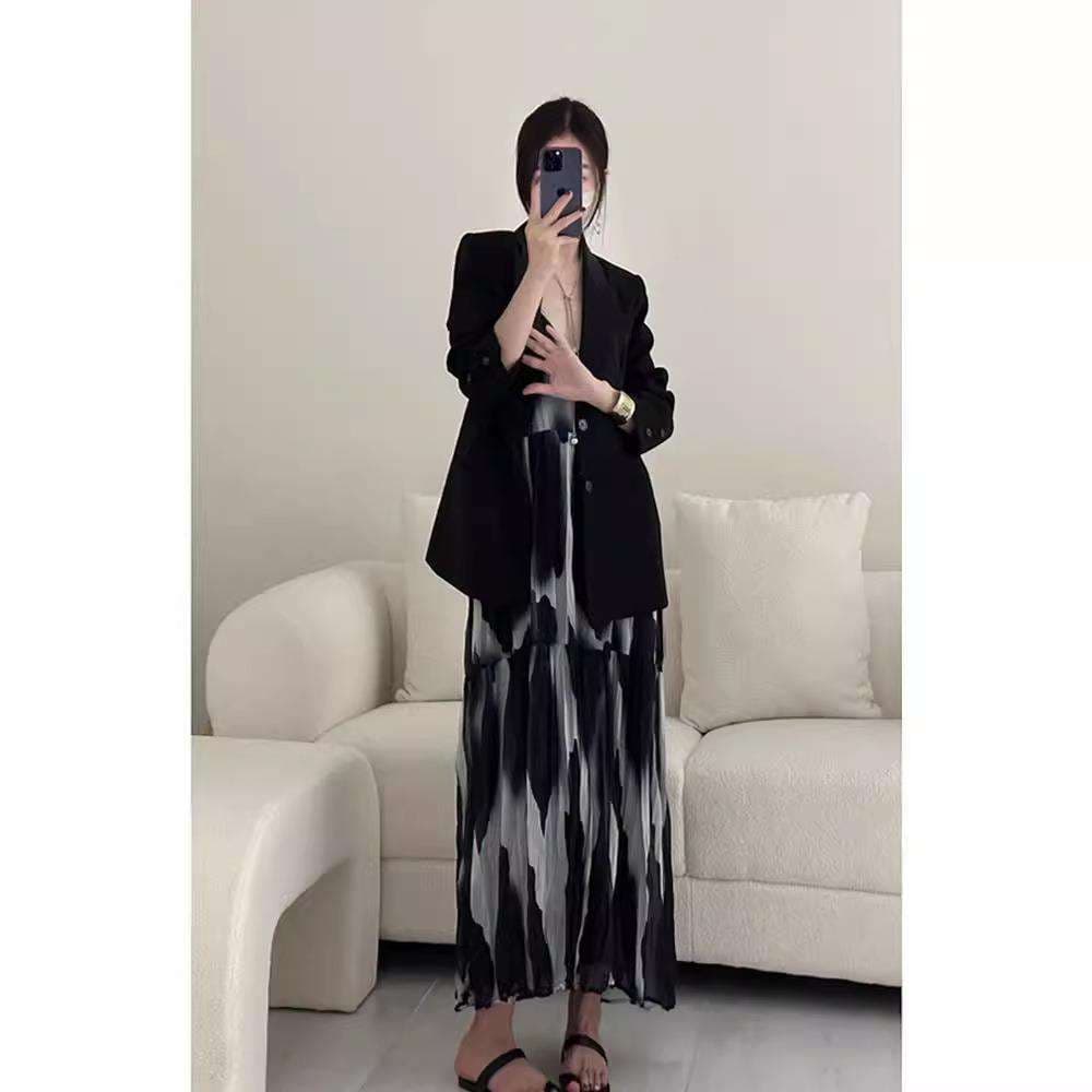 セットアップ モダンシルエットのジャケット＆ワンピースセット