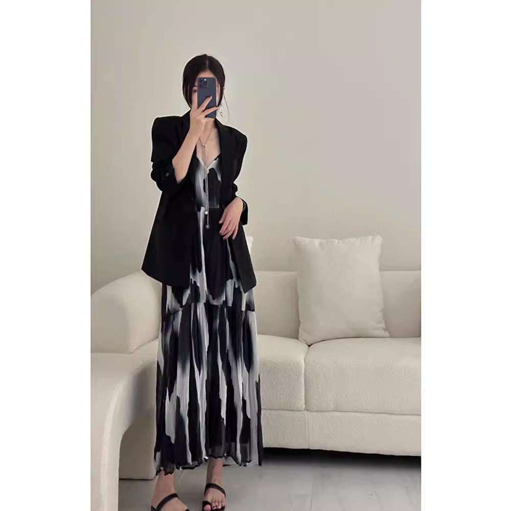 セットアップ モダンシルエットのジャケット＆ワンピースセット